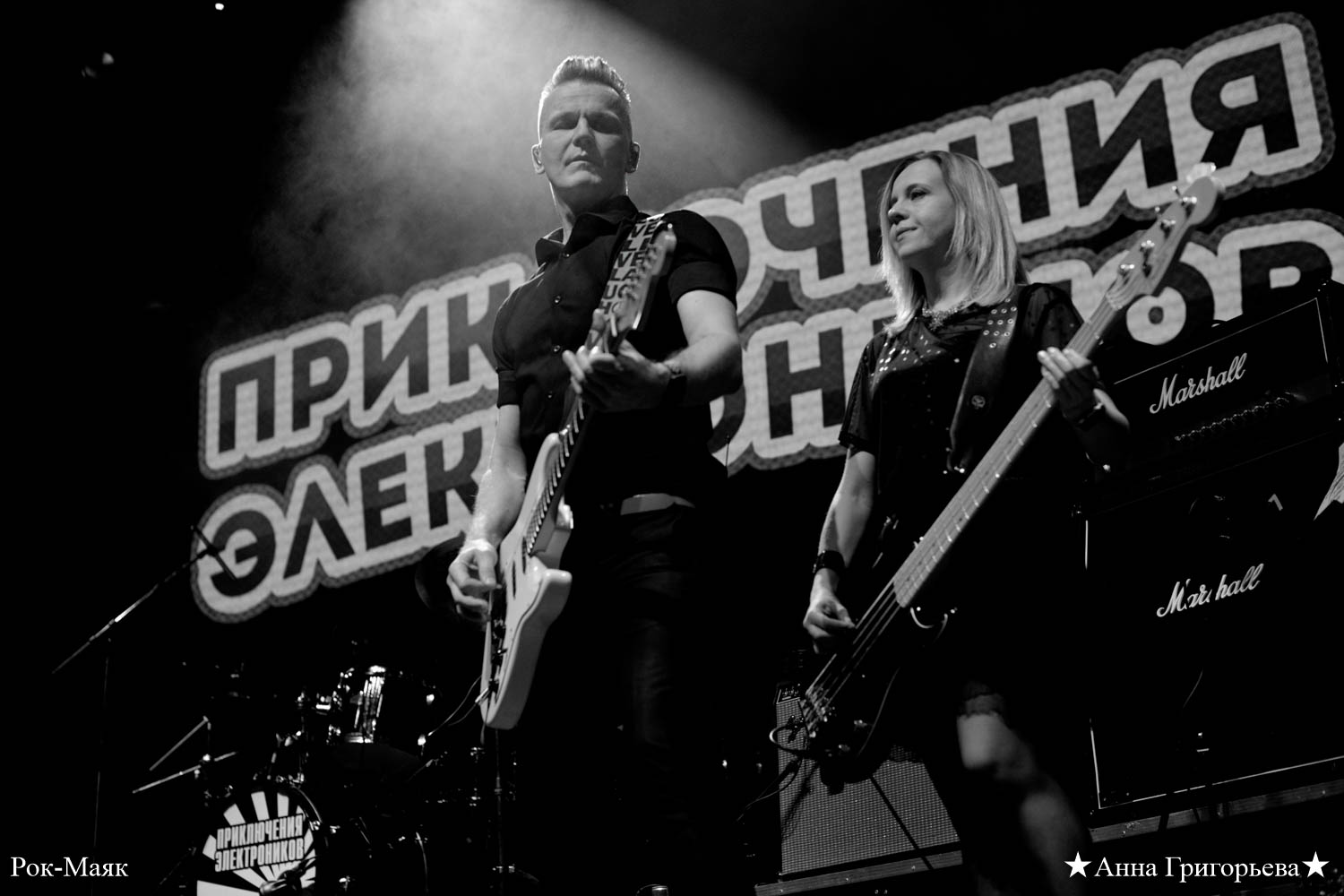 Приключения электроников звенит. Приключения Электроников вьюга. Приключения Электроников 2004 - детство наше прошло. Приключения Электроников а ну ка девушки. Футболка приключения Электроников