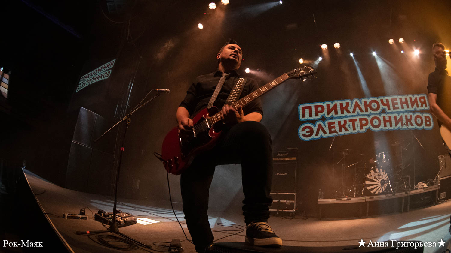 Приключения электроников звенит январская. Электроник рок. Футболка приключения Электроников. Звенит январская вьюга приключения Электроников. Приключения Электроников вьюга.